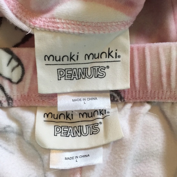 MUNKI MUNKI Peanuts Snoopy Hearts Velour Pajama Set Women's - Picture 13 of 16
